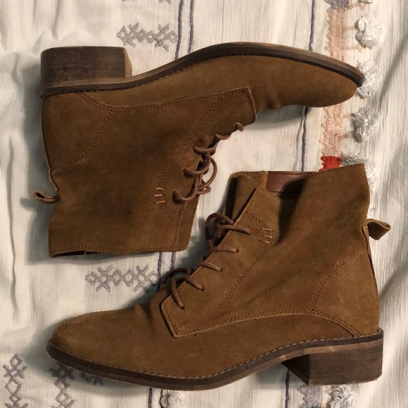 Steve Madden Shoes - **SOLD**Steve Madden Rosaly lace up suede boots